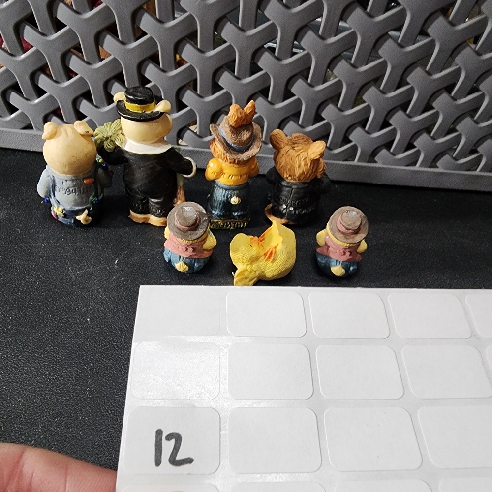Tim Wolfe Country Bunny Pigs Chicks Miniature Figurines Lot Resin Easter - Picture 4 of 4